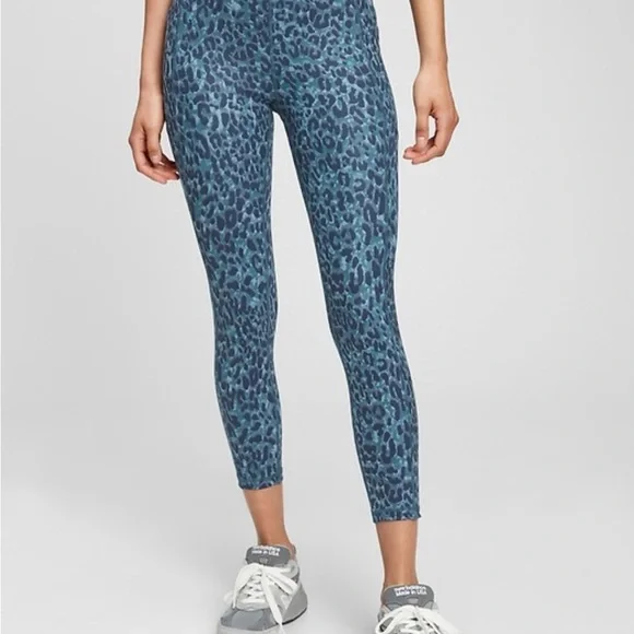 Women's Blue Leopard Print Sports Bra and Legging set - Picture 3 of 10